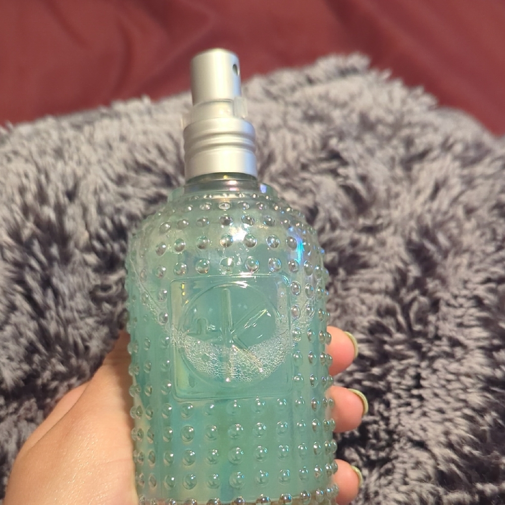 Blue and Silver Hair Styling Spray with Vintage Design